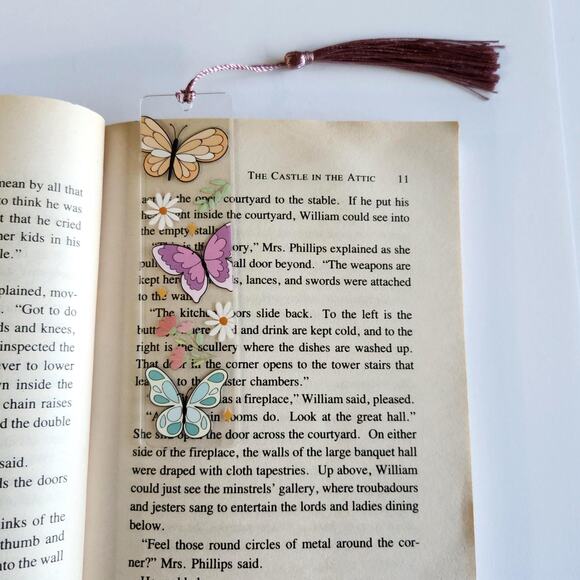 Butterfly Daisy Flower Bookmark Clear Acrylic Cute Coquette Bookish Gift For Her - Picture 1 of 11